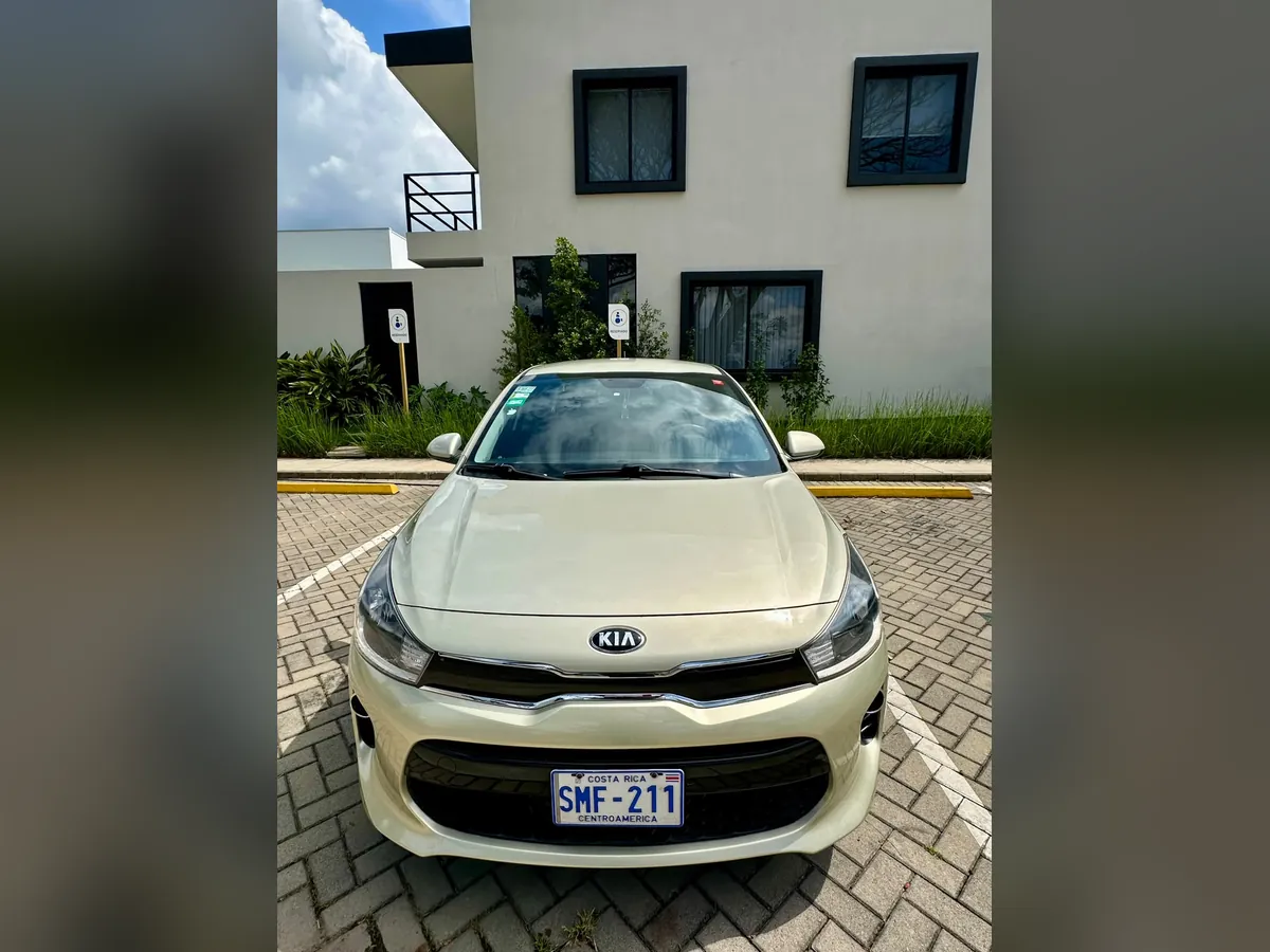 Kia Rio (2/6)