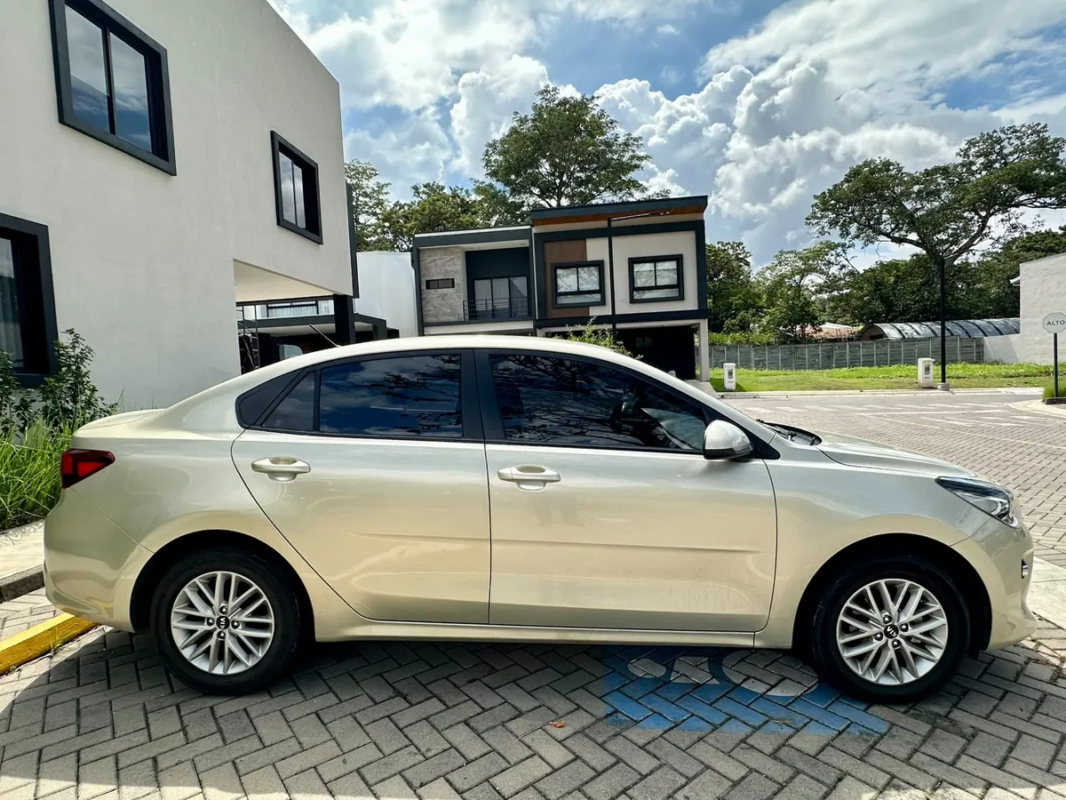 Kia Rio (4/6)