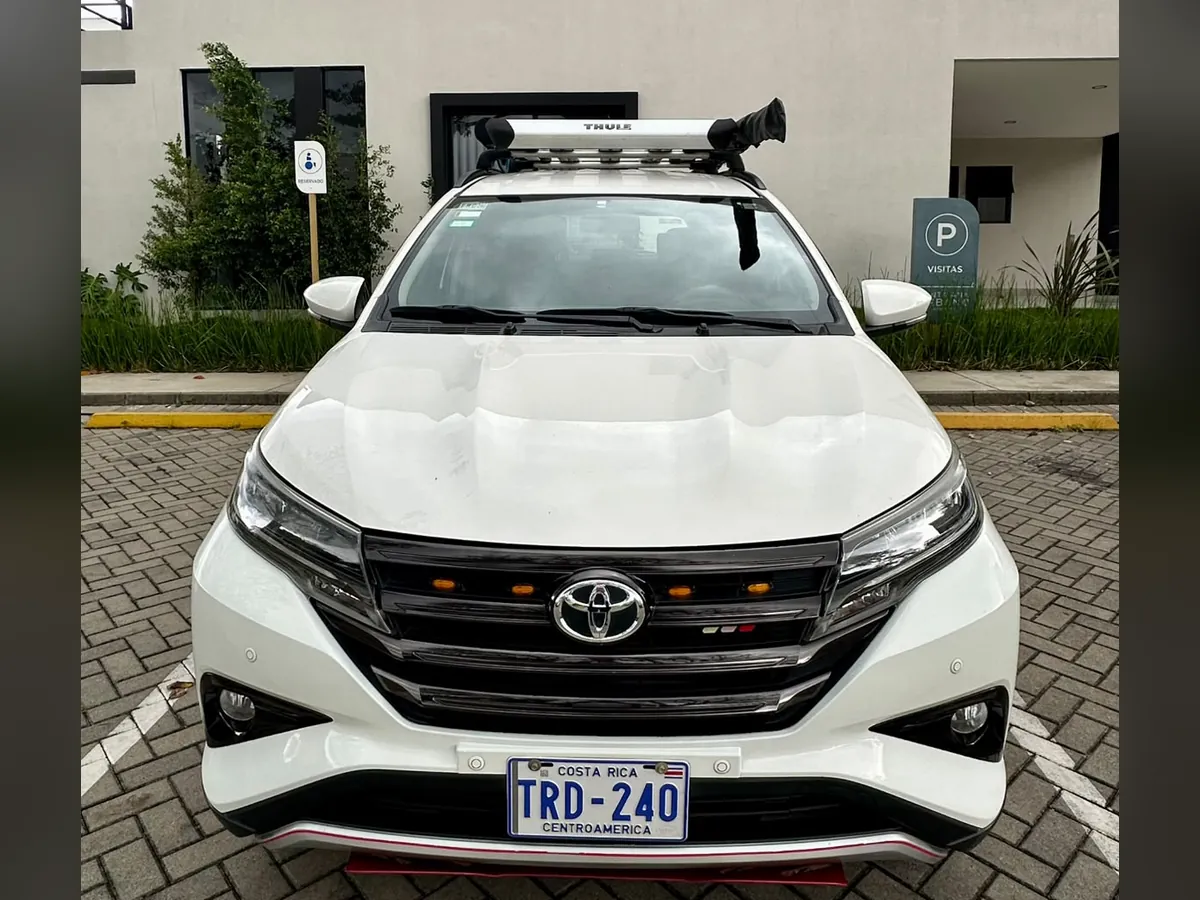 Toyota Rush (2/5)