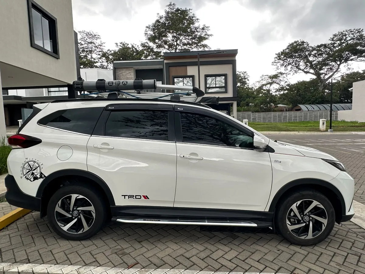 Toyota Rush (3/5)